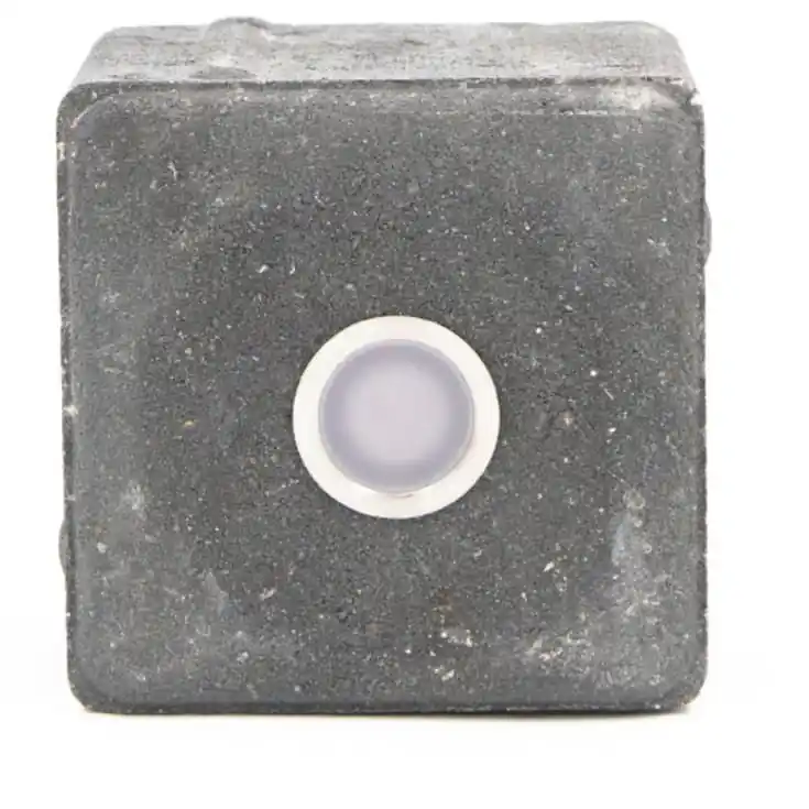 Light By Juul betonflise med Cosmos spot, sort, 10x10x6 cm - Næsten udsolgt