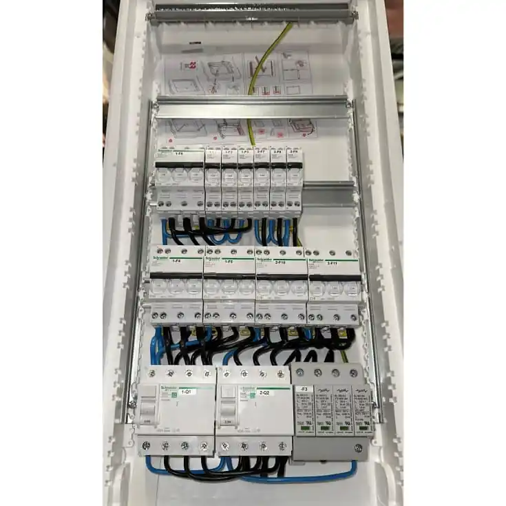 Legrand færdigmonteret gruppetavle for indbygning LE4 3240KG0001 | Bestil online