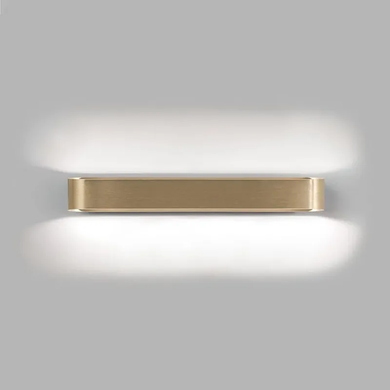 Aura W3 Væglampe - Messing - Elegant dim-to-warm LED-vægbelysning | Køb nu